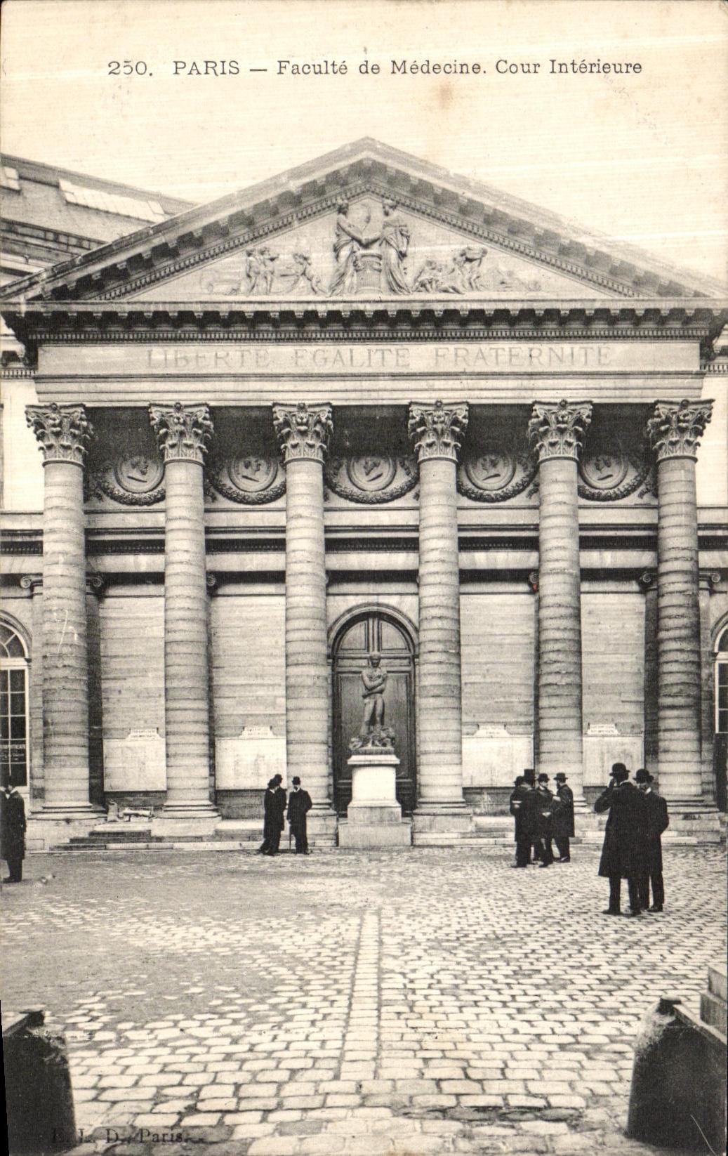 CPA Paris Faculte de Medecine Cour interieure
