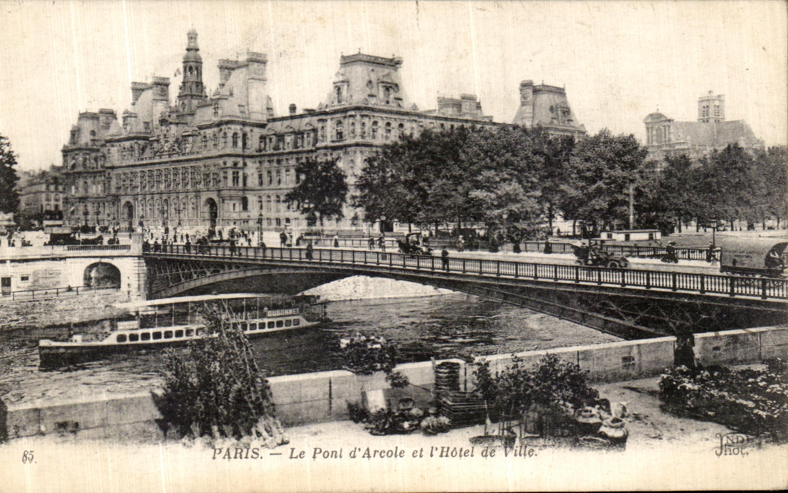 CPA Paris La Pont d Arcole et l Hotel de Ville Peniche Marche aux fleurs 