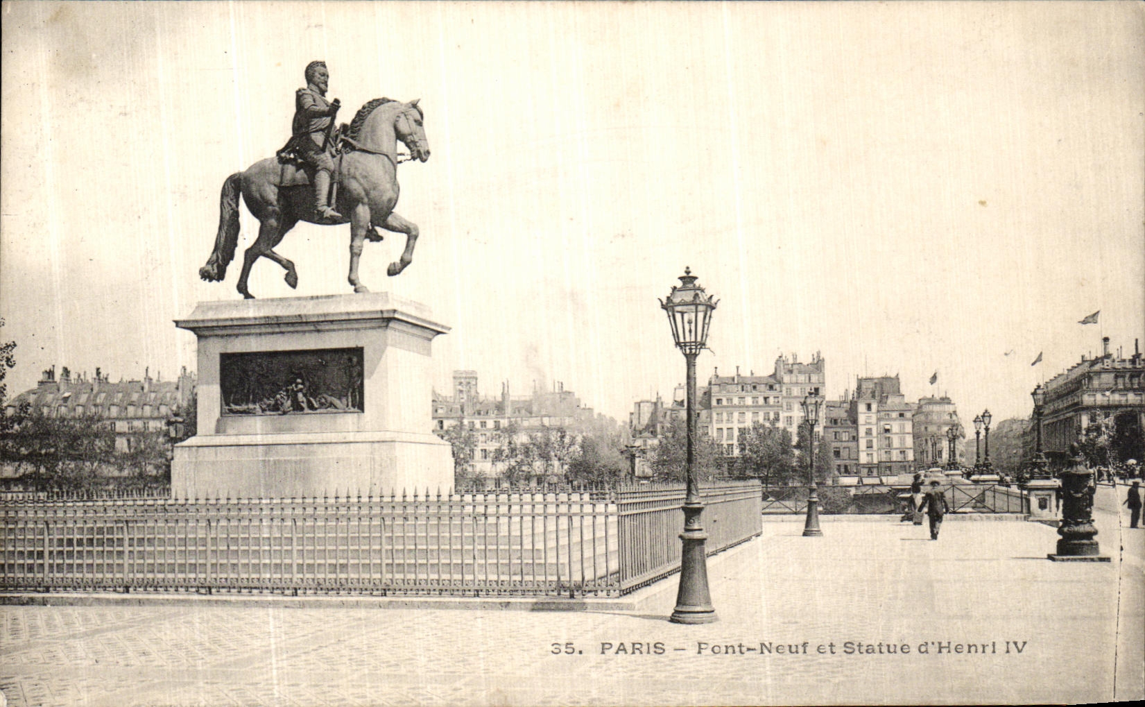 CPA Paris Pont Neuf et Statue d Henri IV