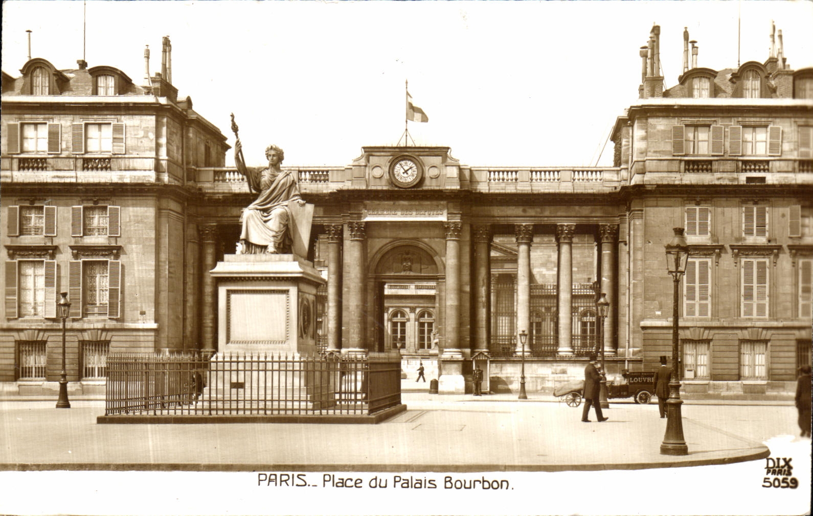 CPA Paris Place du Palais Bourbon