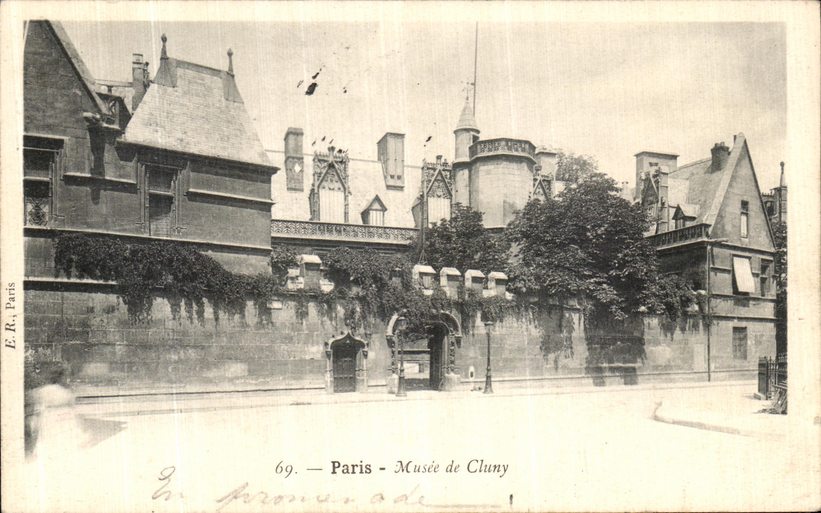 VINTAGE POSTCARD Paris Museum of Chuny