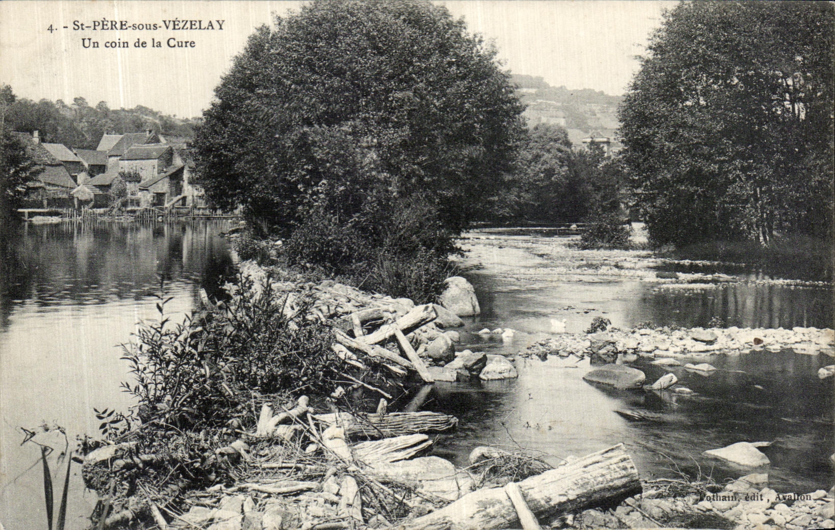 Padre del St de la POSTAL de la VENDIMIA debajo de Vezelay una esquina de la curacion
