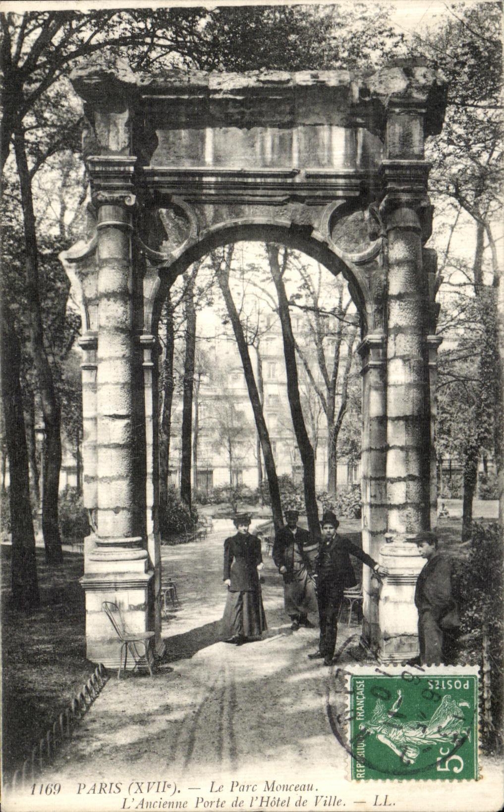 VINTAGE POSTCARD Paris the Park Heap L Old Gate of L Town hall