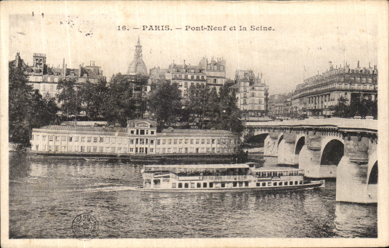CPA Paris Pont Neuf et la Seine Peniche Bateau