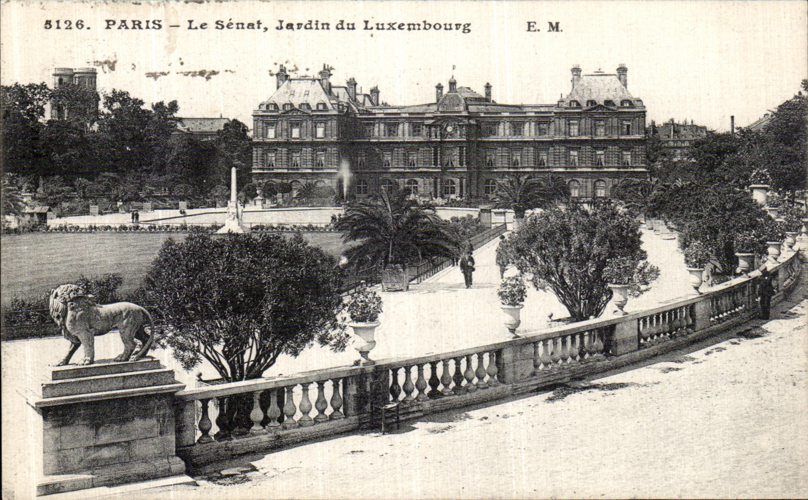VINTAGE POSTCARD Paris the Senate Garden of Luxembourg Lion