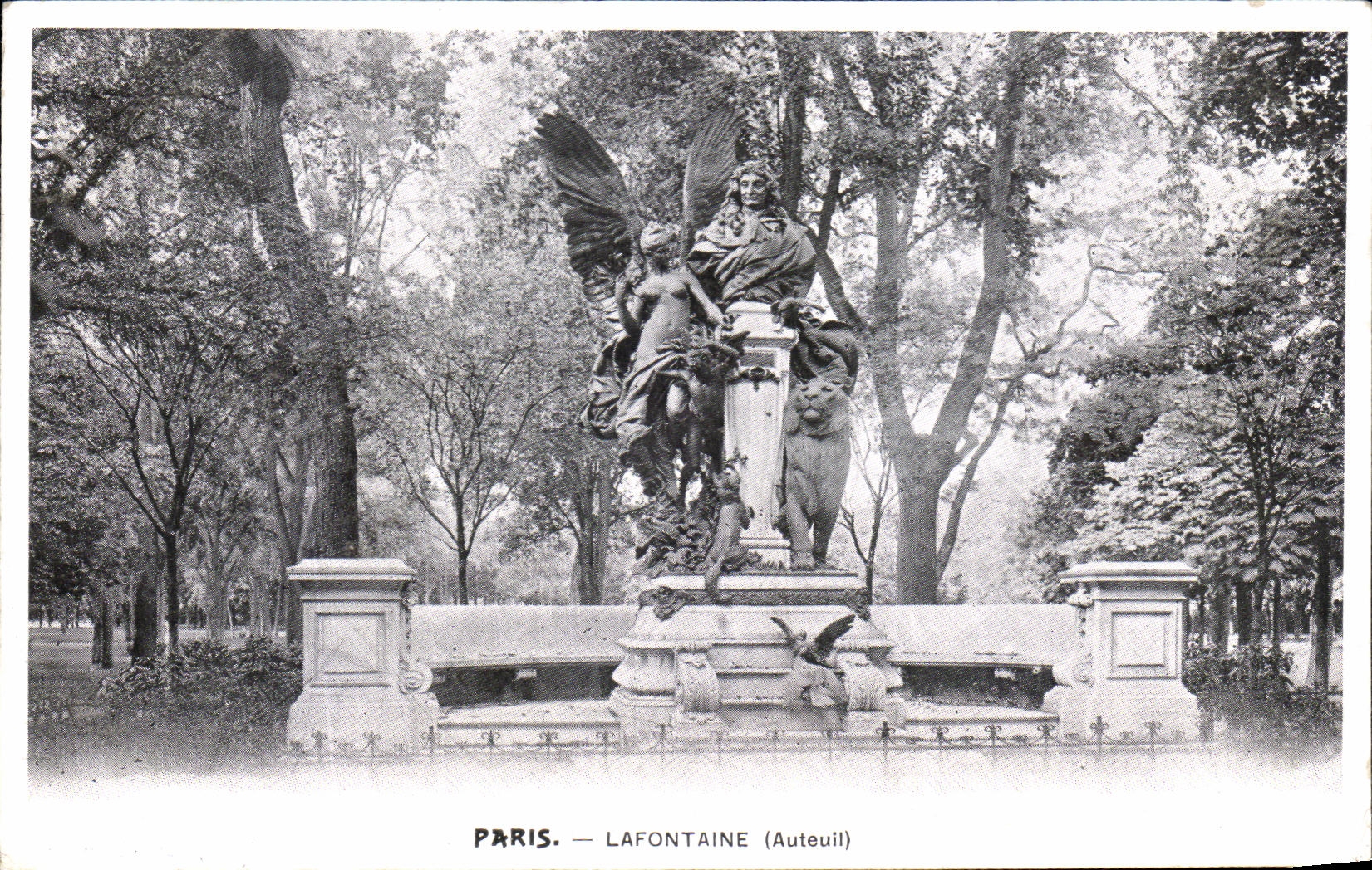 VINTAGE POSTCARD Paris Lafontaine Auteuil Lion