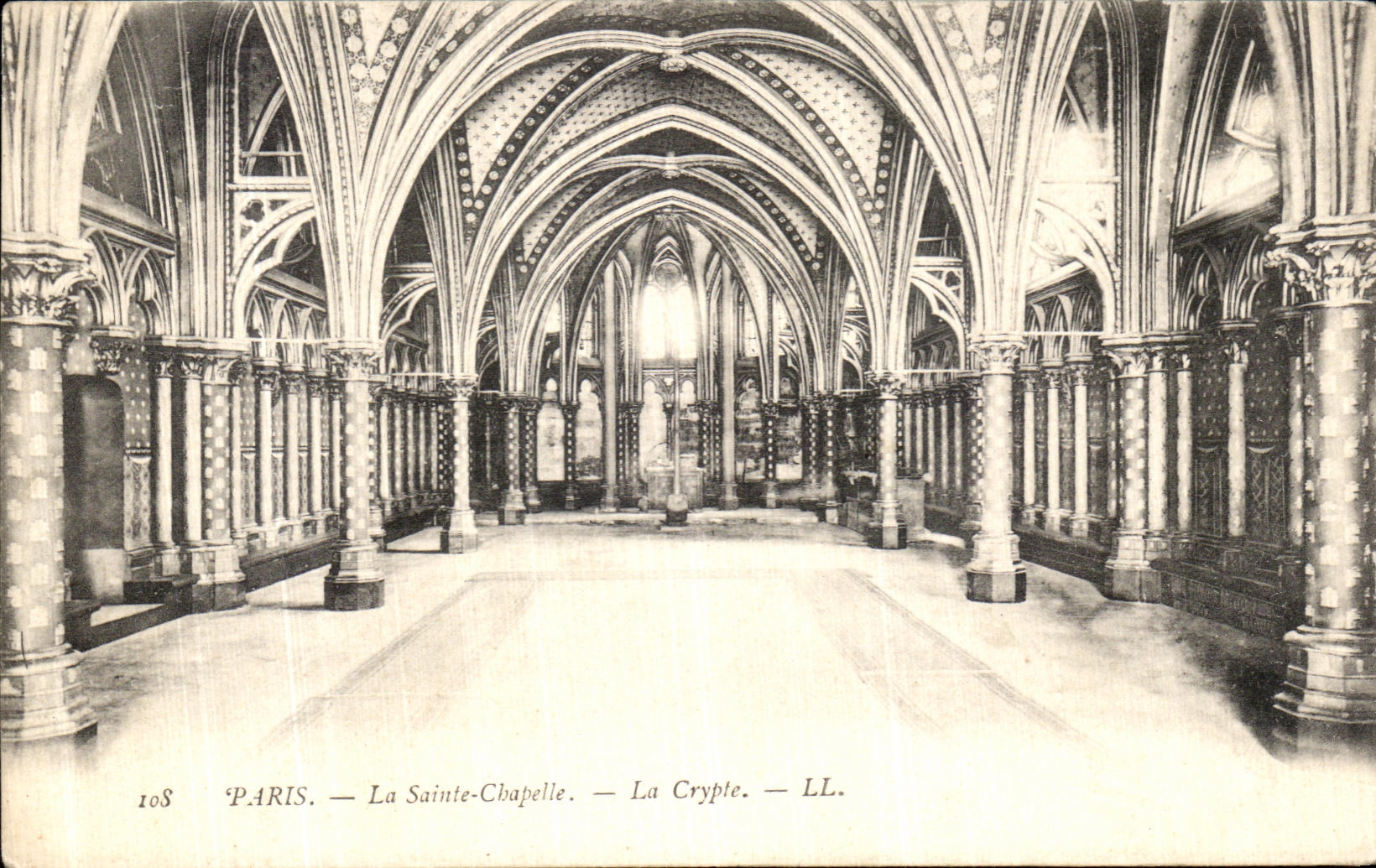 VINTAGE POSTCARD Paris Sainte the Vault Cryple