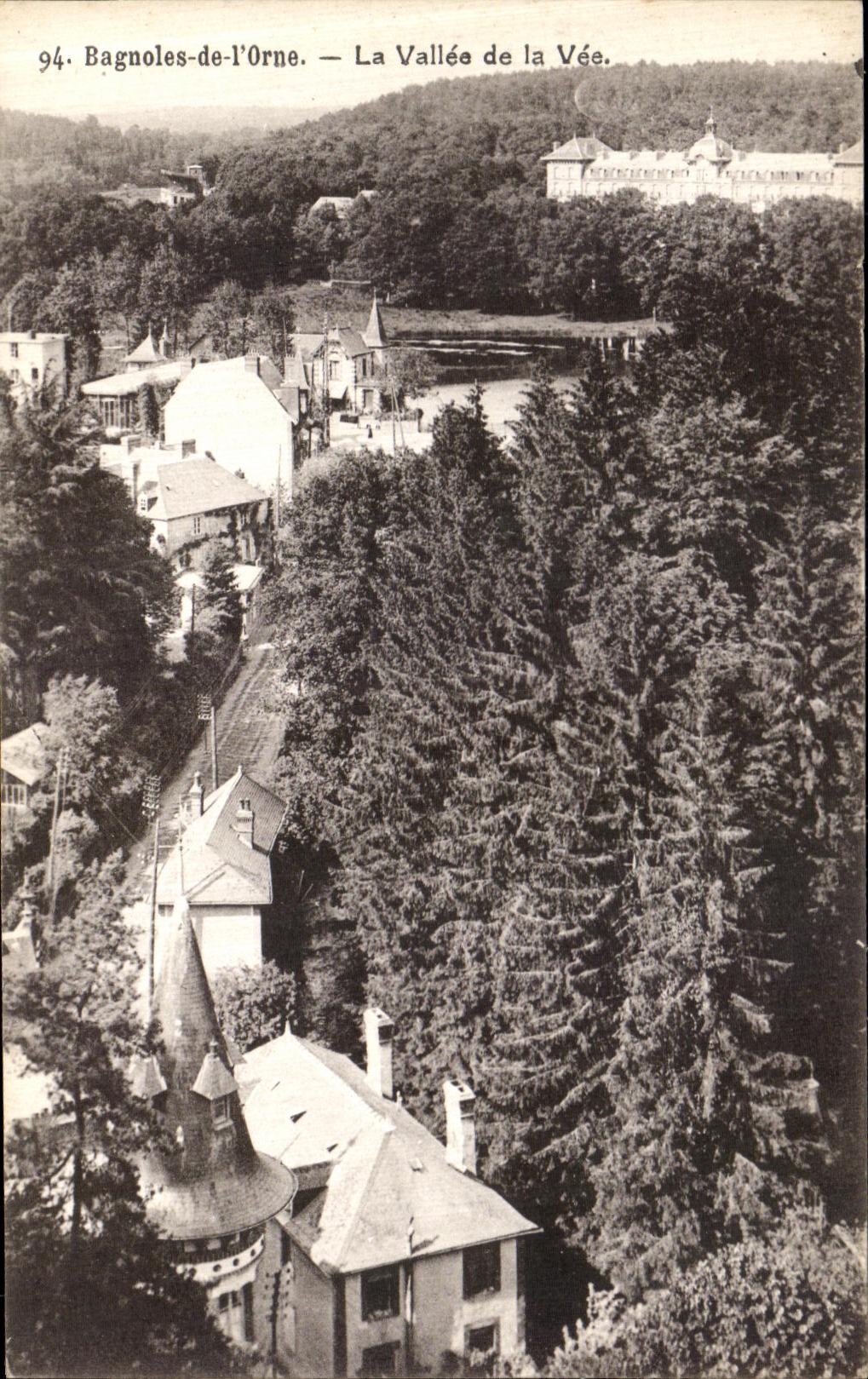 CPA Bagnoles de l Orne La Vallee de la Vee
