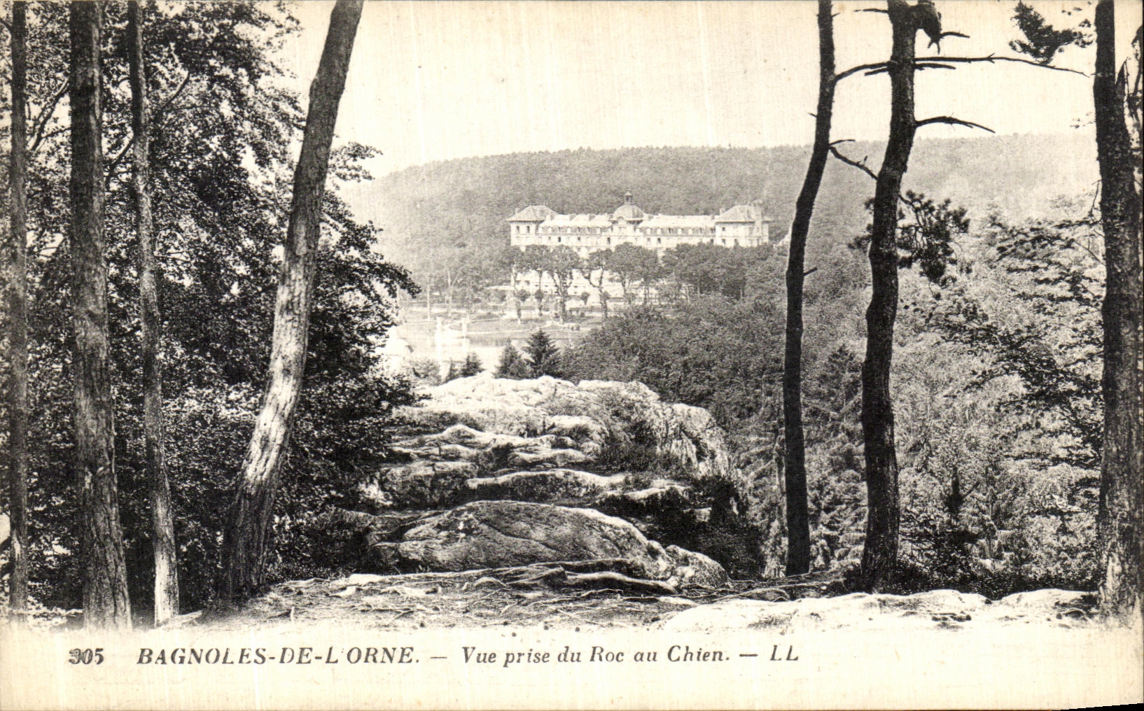 CPA Bagnoles de l Orne Vue prise du Roc au Chien