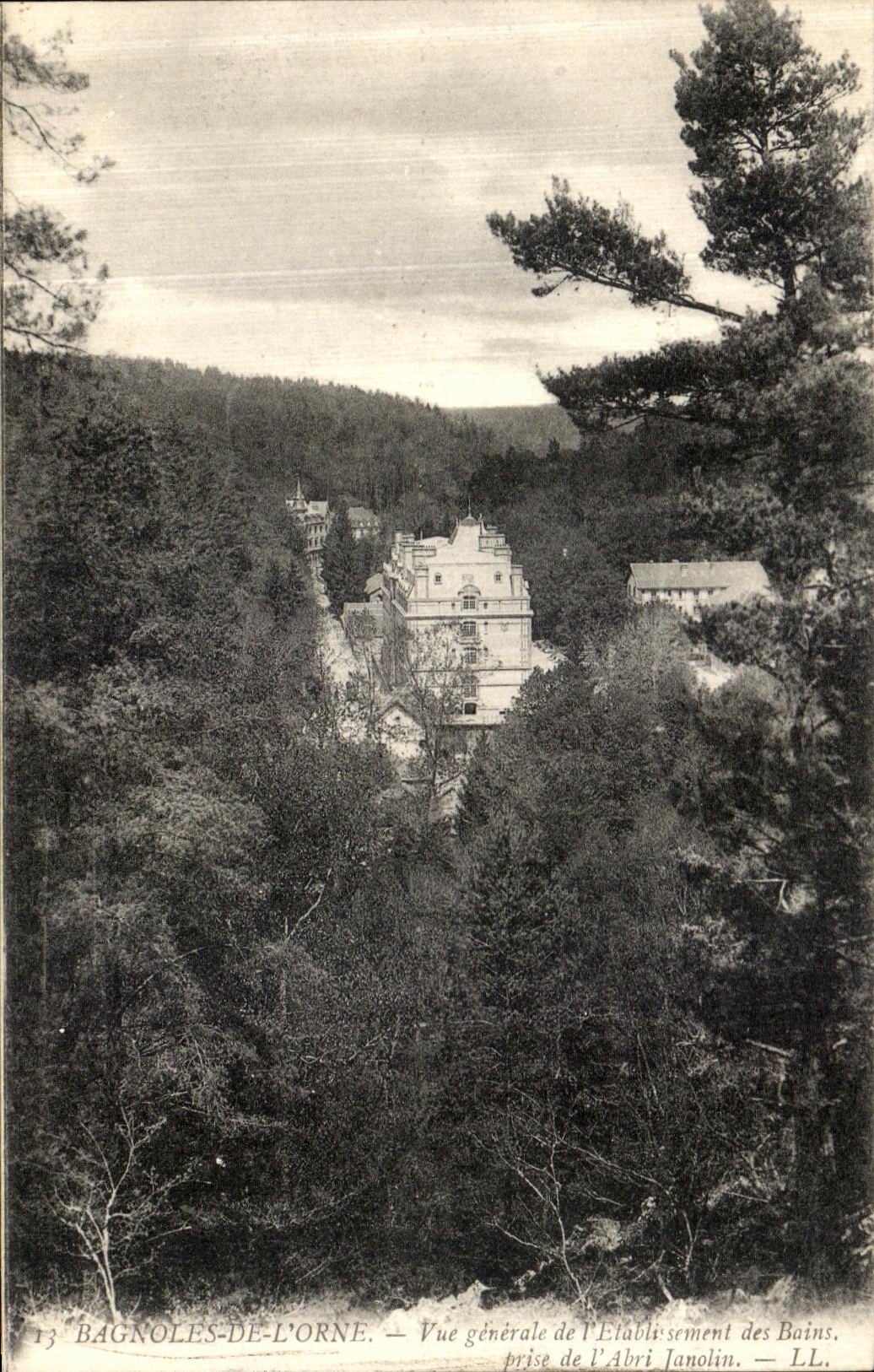 CPA Bagnoles de l Orne Vue generale de l Etablissement de Bains prise de L Abri Janolin