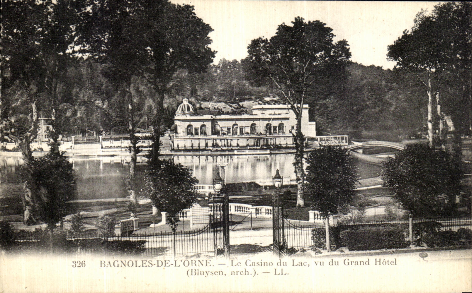 CPA Bagnoles de l Orne Le Casino du Lac du Grand Hotel 