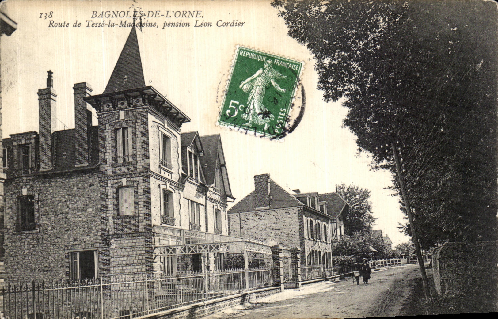 CPA Bagnoles de l Orne Route de Tesse la Madeleine pension Leon Cordier