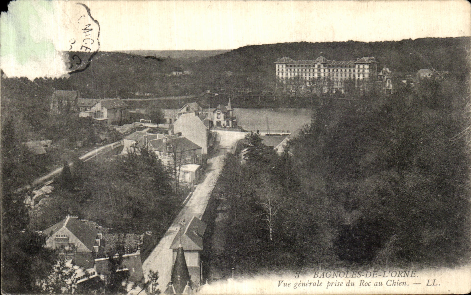 CPA Bagnoles de l Orne Vue generale prise du Roc au Chien