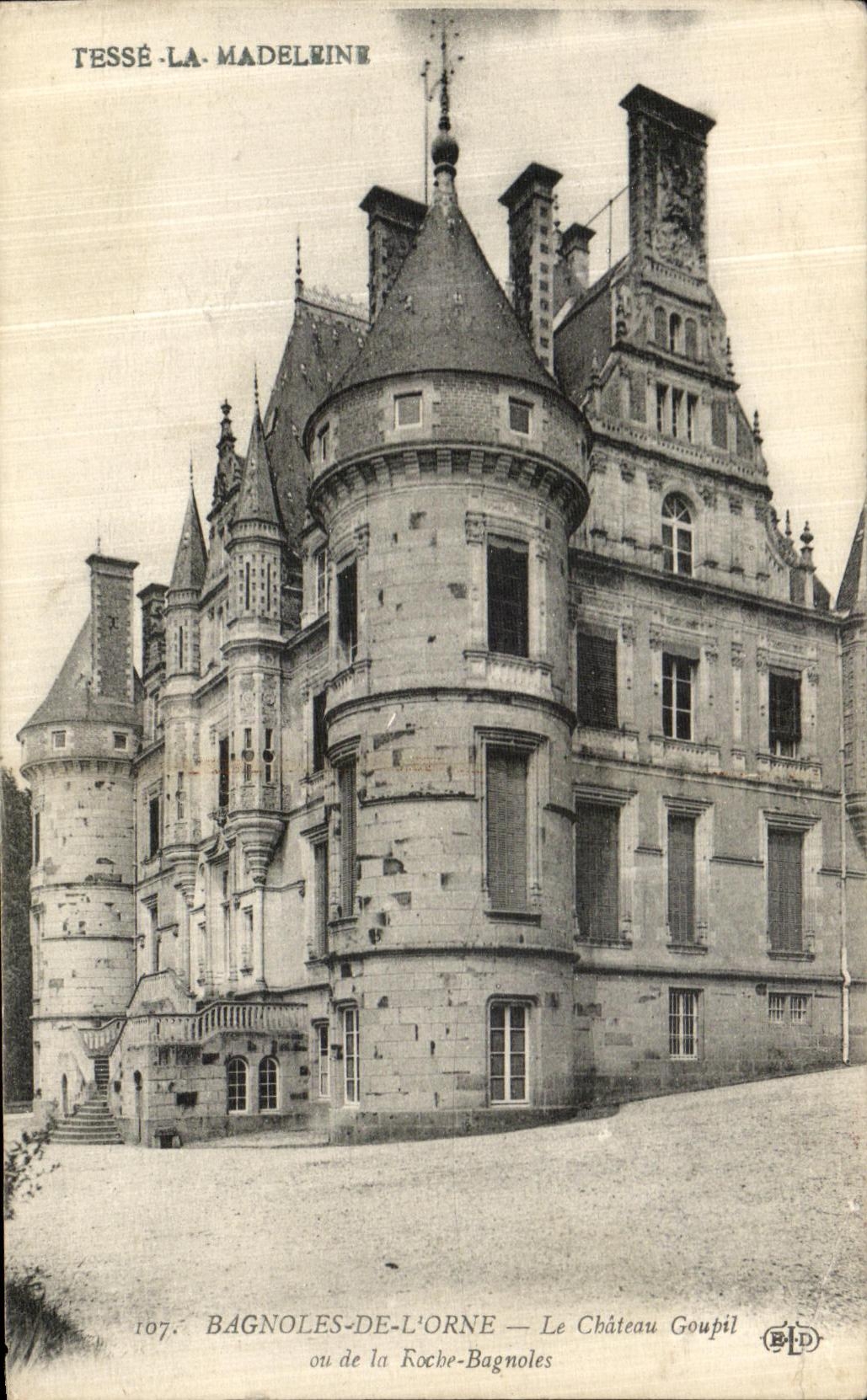 CPA Bagnoles de l Orne Le Chateau Goupil au de la Roche Bagnoles