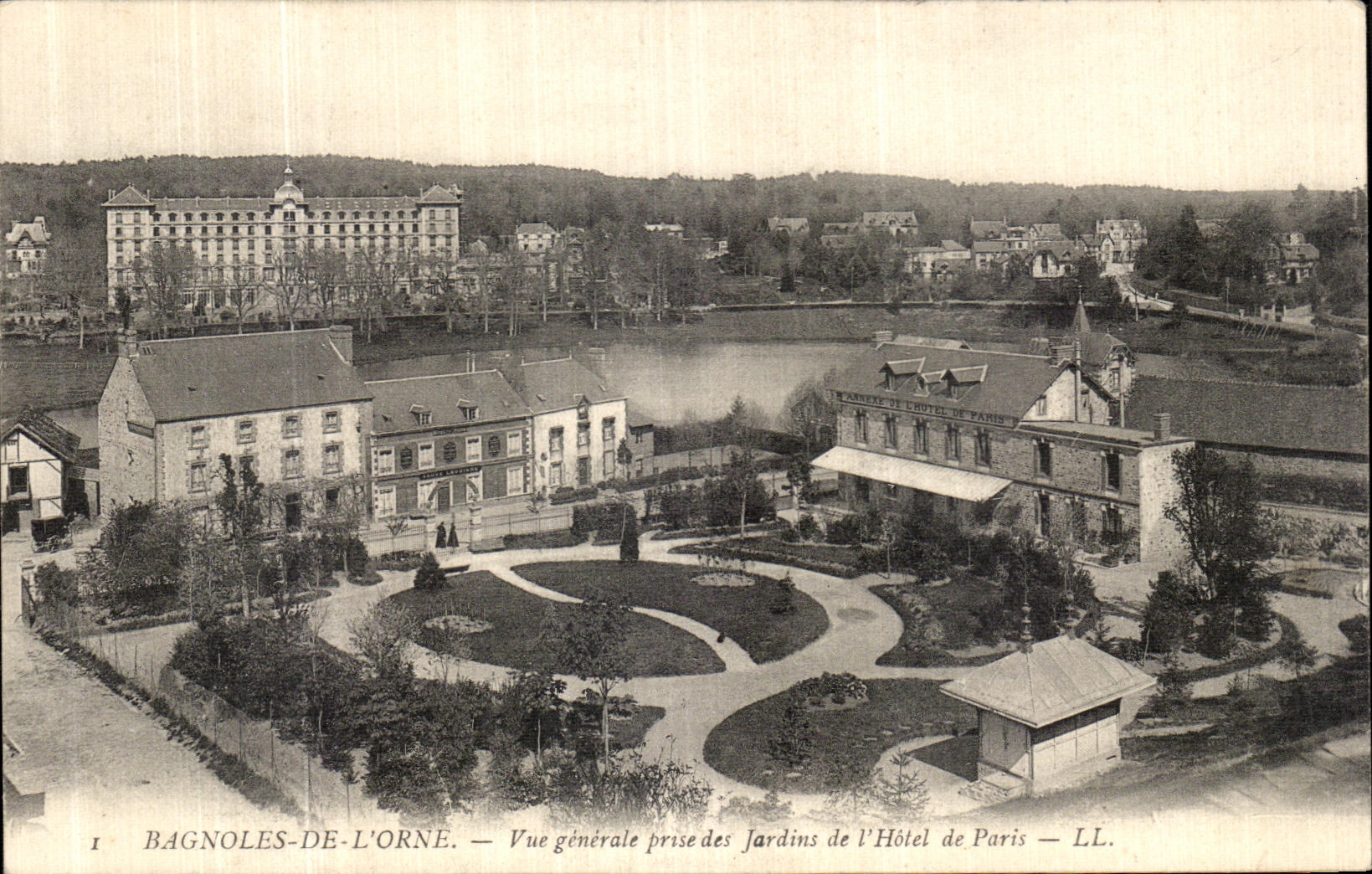 CPA Bagnoles de l Orne Vue generale prise de Jardins de l Hotel de Paris