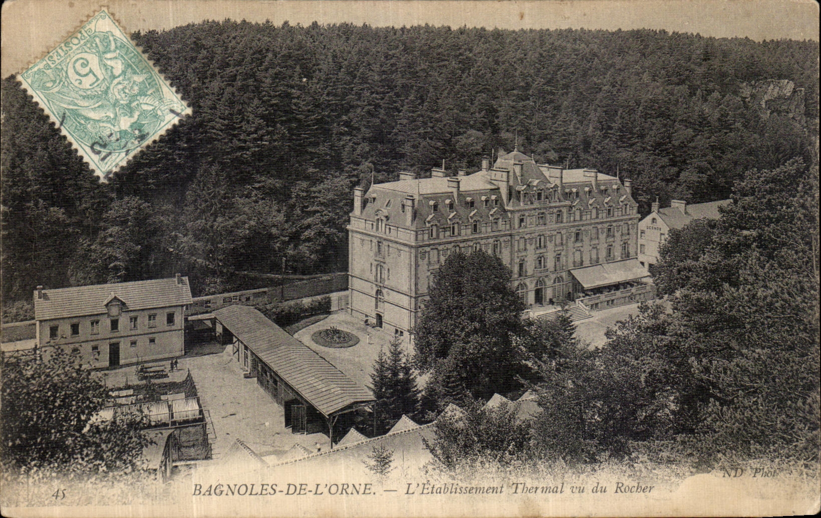 CPA Bagnoles de l Orne L Etablissement Thermal vu du Rocher