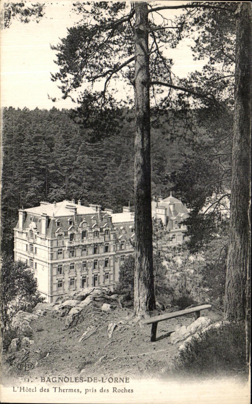 CPA Bagnoles De L Orne L Hotel des Thermes pris des Roches