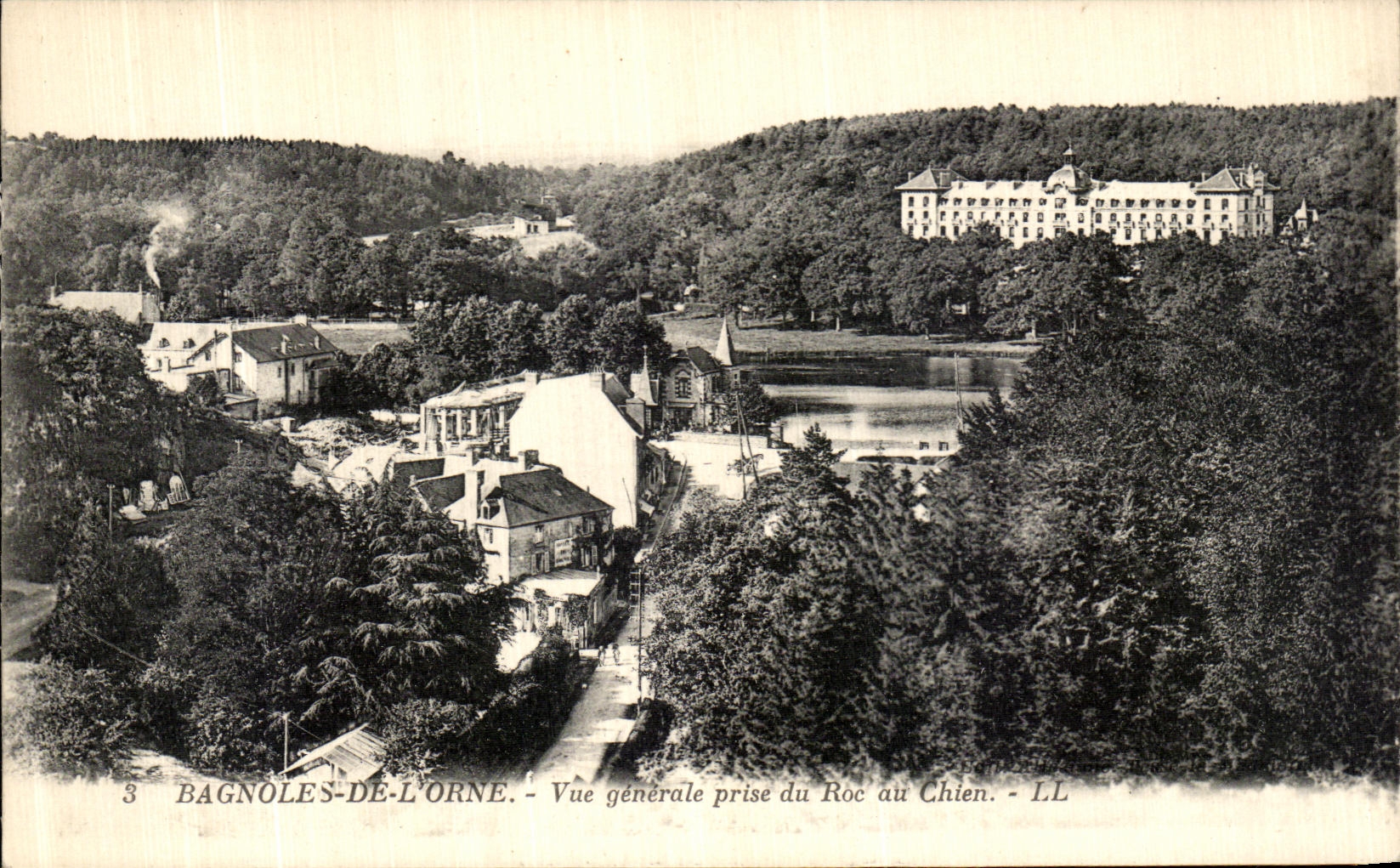 CPA Bagnoles De L Orne Vue Generale prise du Roc au Chien