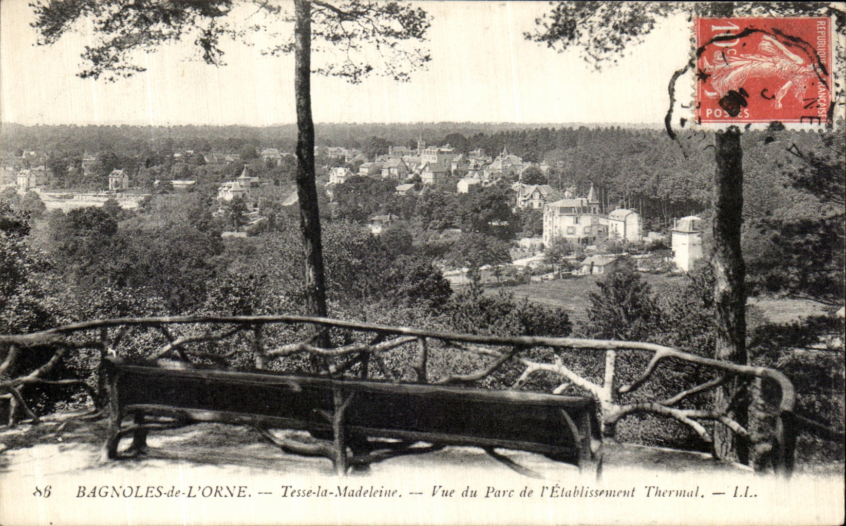 CPA Bagnoles De L Orne Tesse la Madeleine Vue du Parc L Etablissement