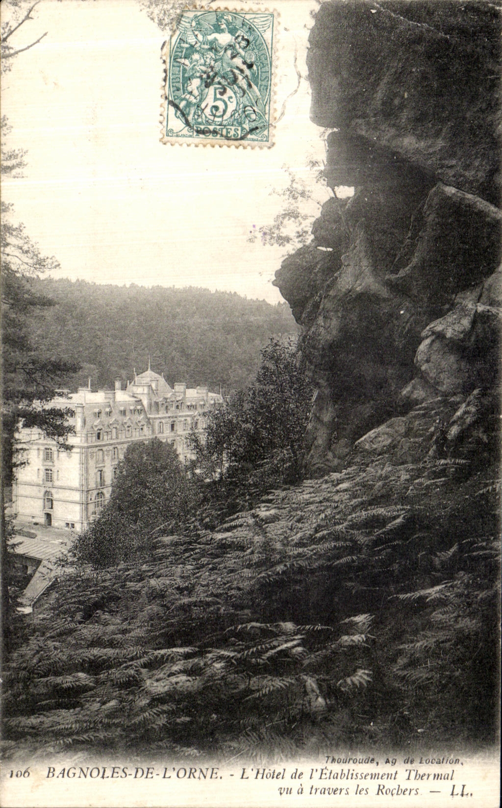 CPA Bagnoles De L Orne L Hotel de L Etablissement Thermal Vu a travers les rochers