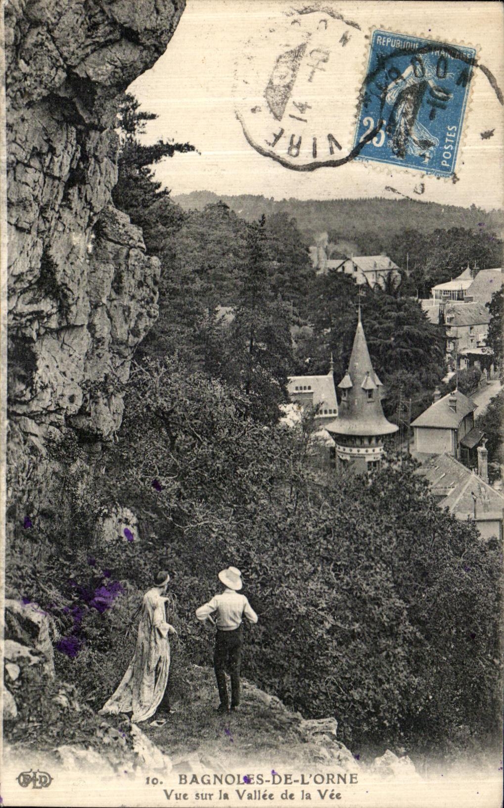 CPA Bagnoles De L Orne Le Vue sur la Valllee de la Vee