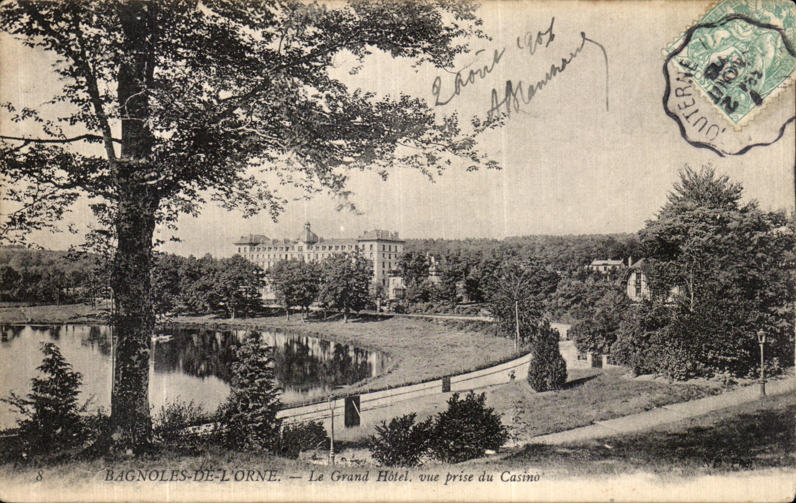 CPA Bagnoles De L Orne Le Grand Hotel Vue Prise du Casino