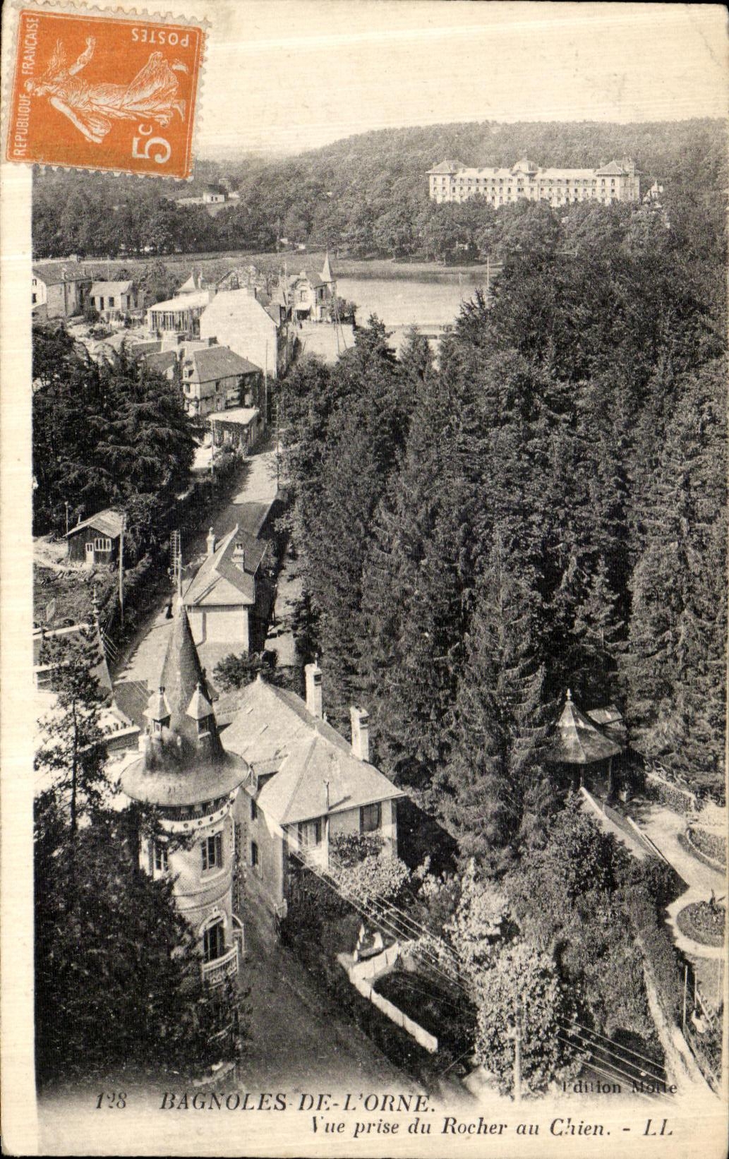 CPA Bagnoles De L Orne Vue prise du rocher au chien 