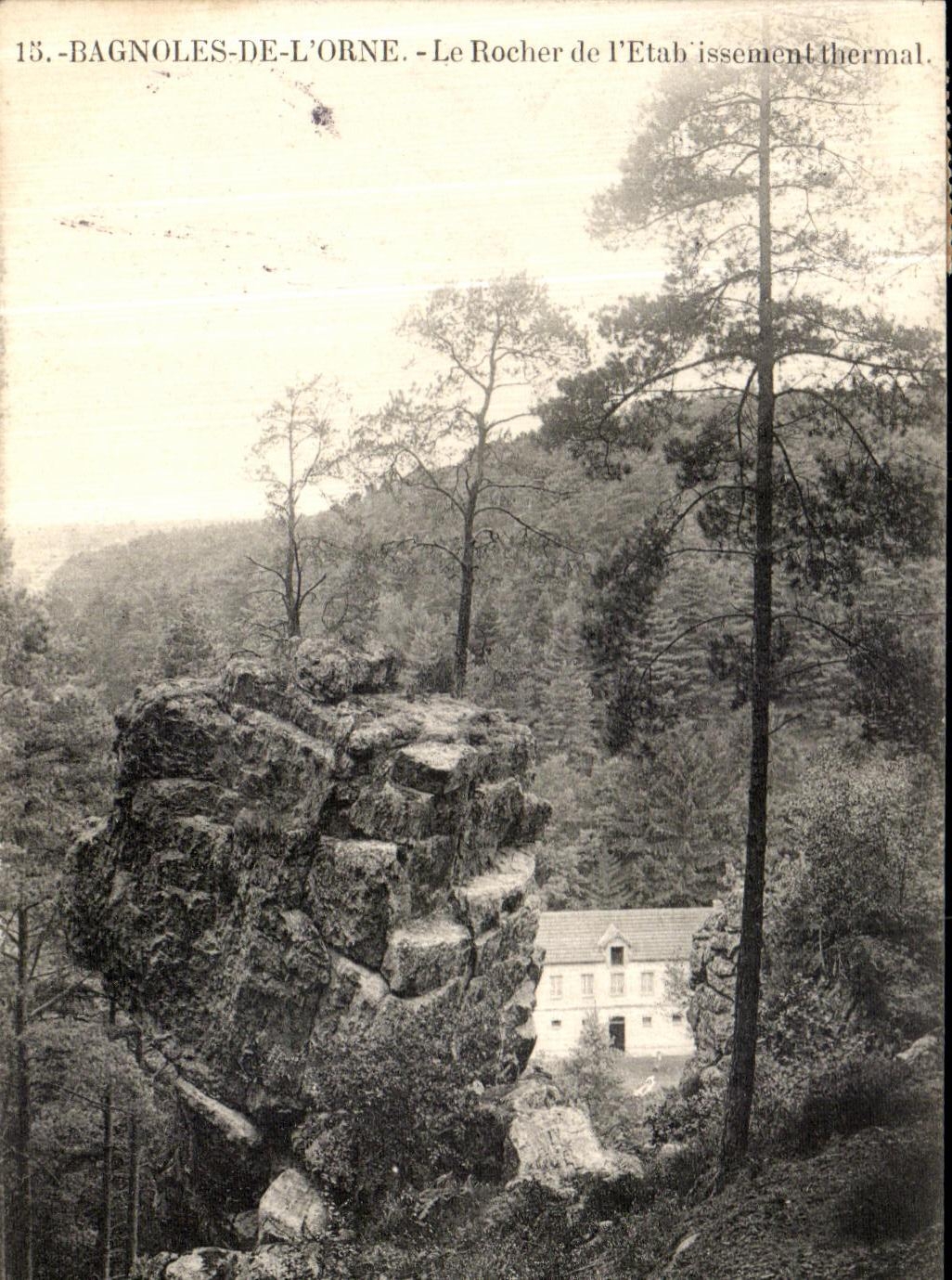 CPA Bagnoles De L Orne Le Rocher de L Etablissement thermal