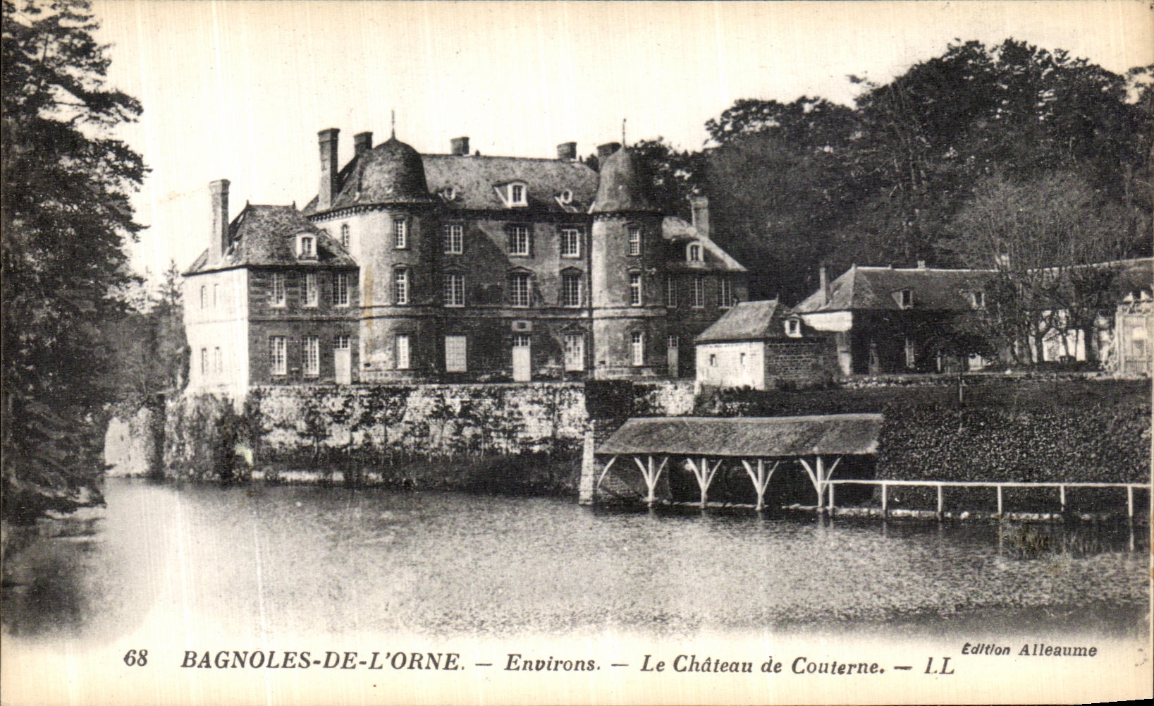CPA Bagnoles De L Orne Le Chateau de Couterne