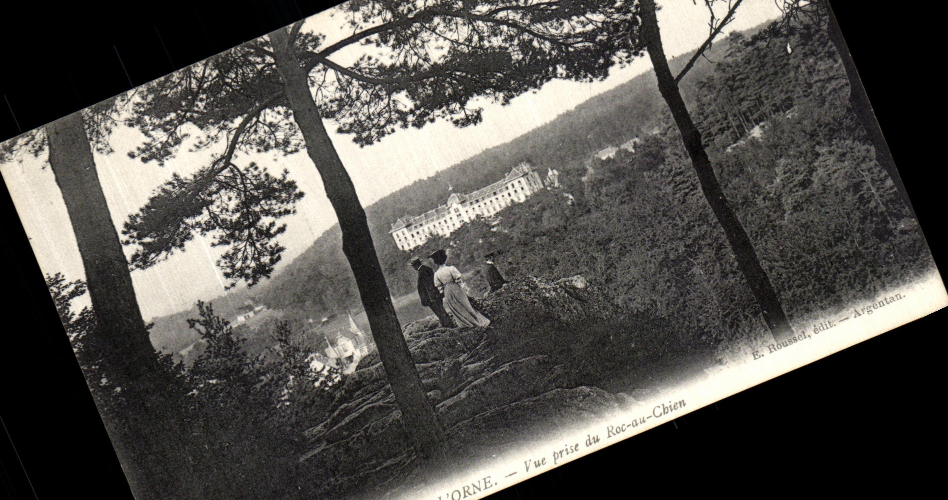 CPA Bagnoles De L Orne Vue prise du roc au chien 