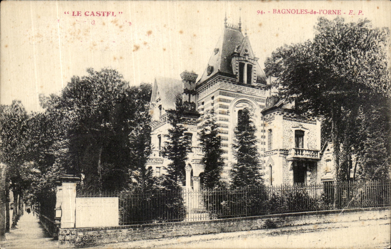 CPA Bagnoles De L Orne Le Castel