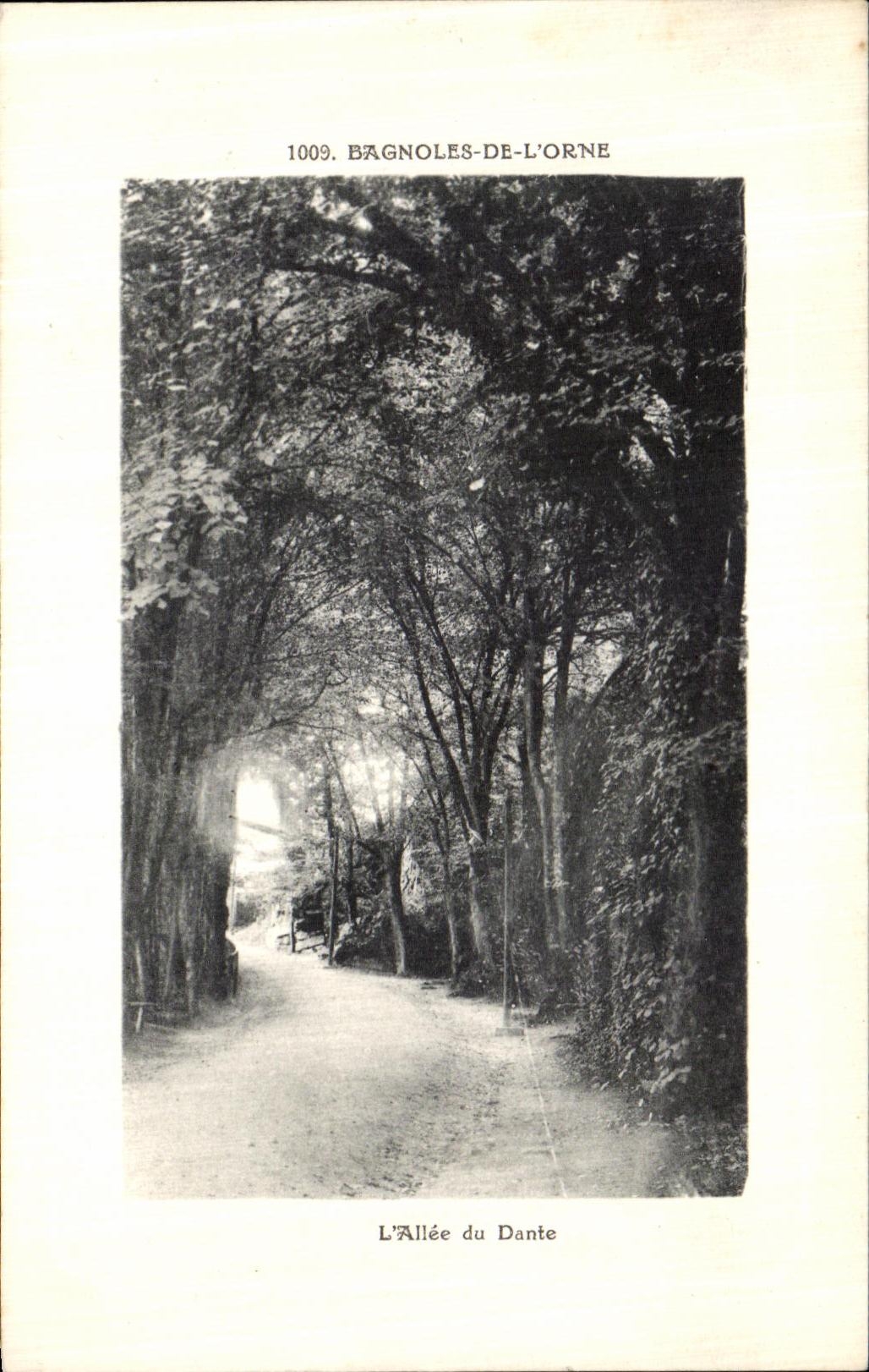 CPA Bagnoles De L Orne L allee du Dante