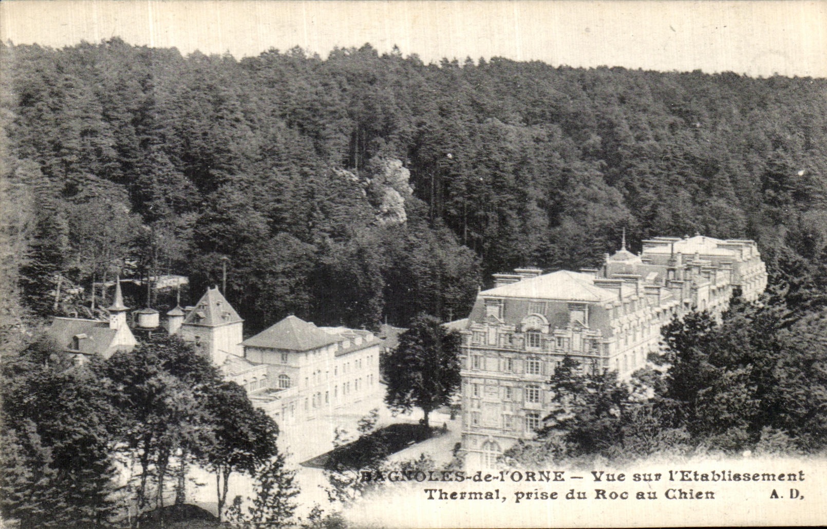 CPA Bagnoles De L Orne Vue Sur L Entablissement thermal prise du roc au chien
