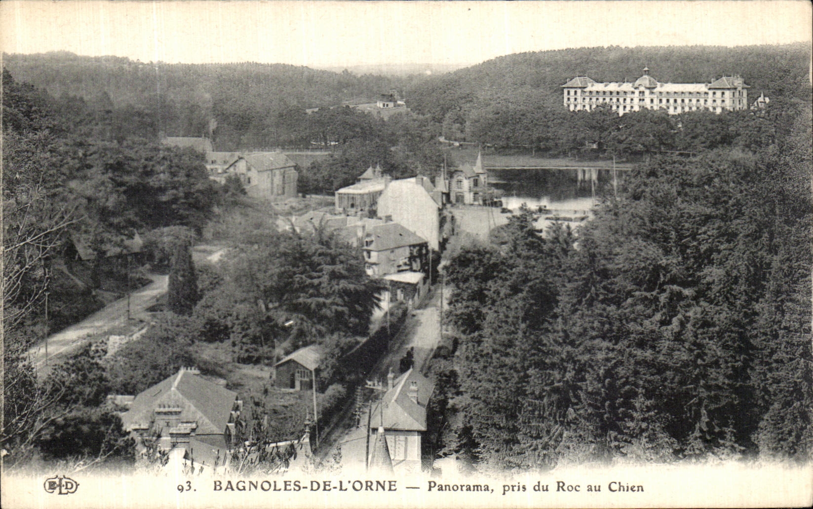 CPA Bagnoles De L Orne Panorama pris du Roc au Chien