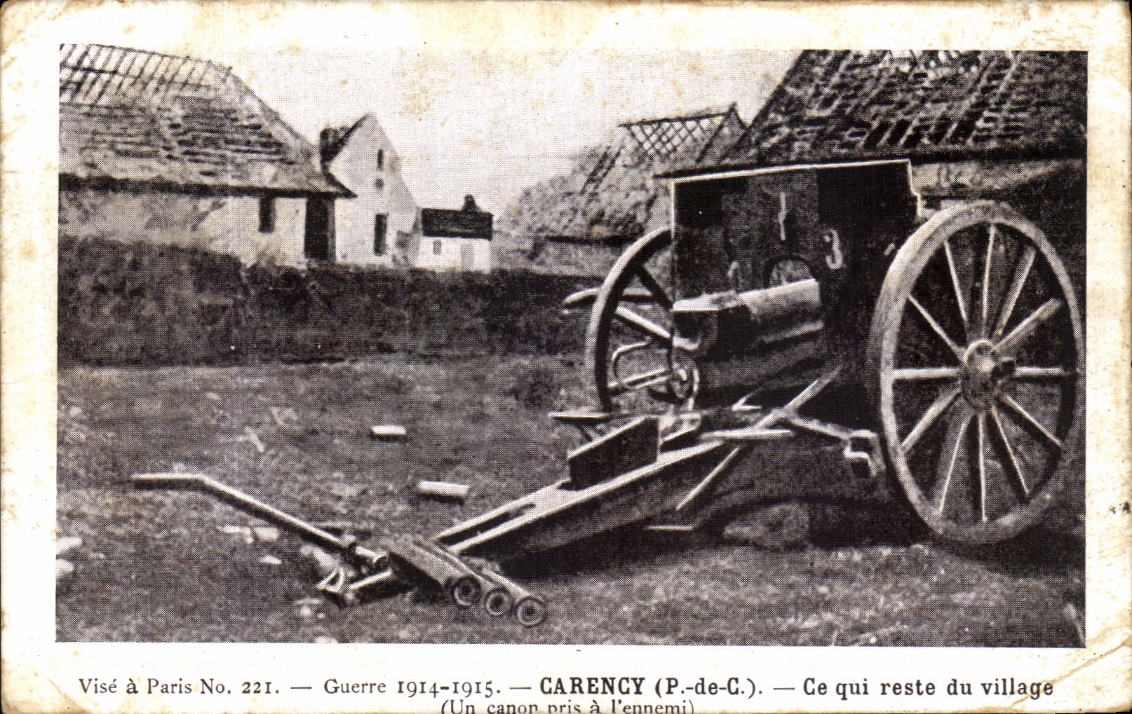 CPA Carency Ce Qui rest du Village Un canon pris a l ennemi Militaria