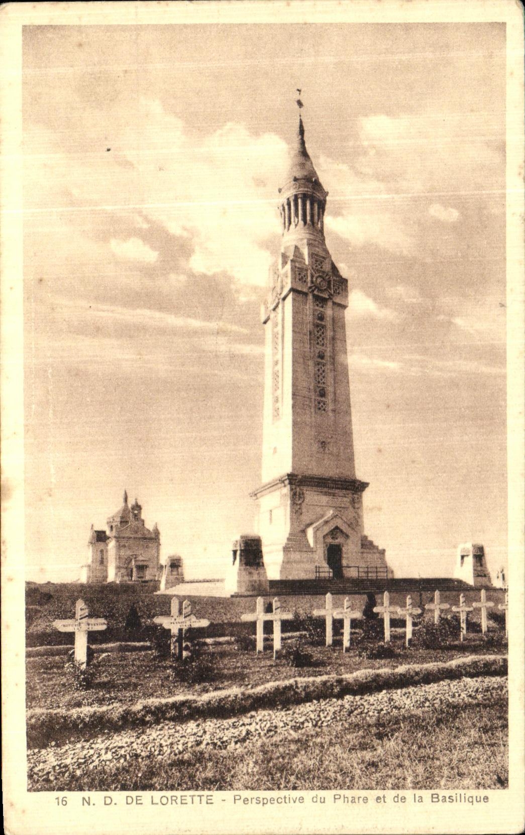CPA ND de Lorette Perspective du Phare et de la Basilique