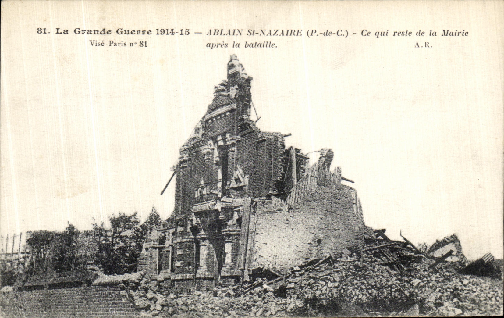 CPA La Grande Guerre Ablain St Nazaire Ce qui reste de la Mairie apres la Bataille Militaria