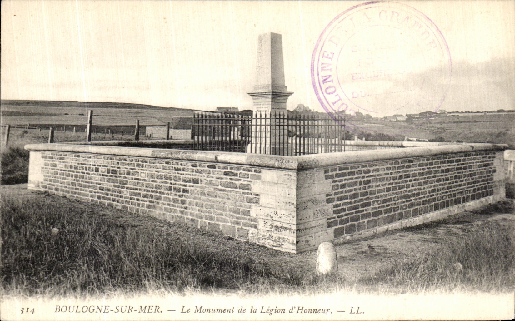 VINTAGE POSTCARD Boulogne On Sea the Monument of the Legion D Honor