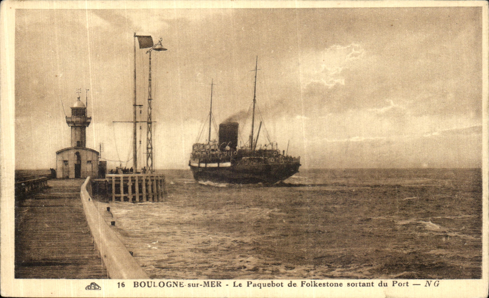VINTAGE POSTCARD Boulogne On Sea the Steamer of outgoing Folkestone of the Port
