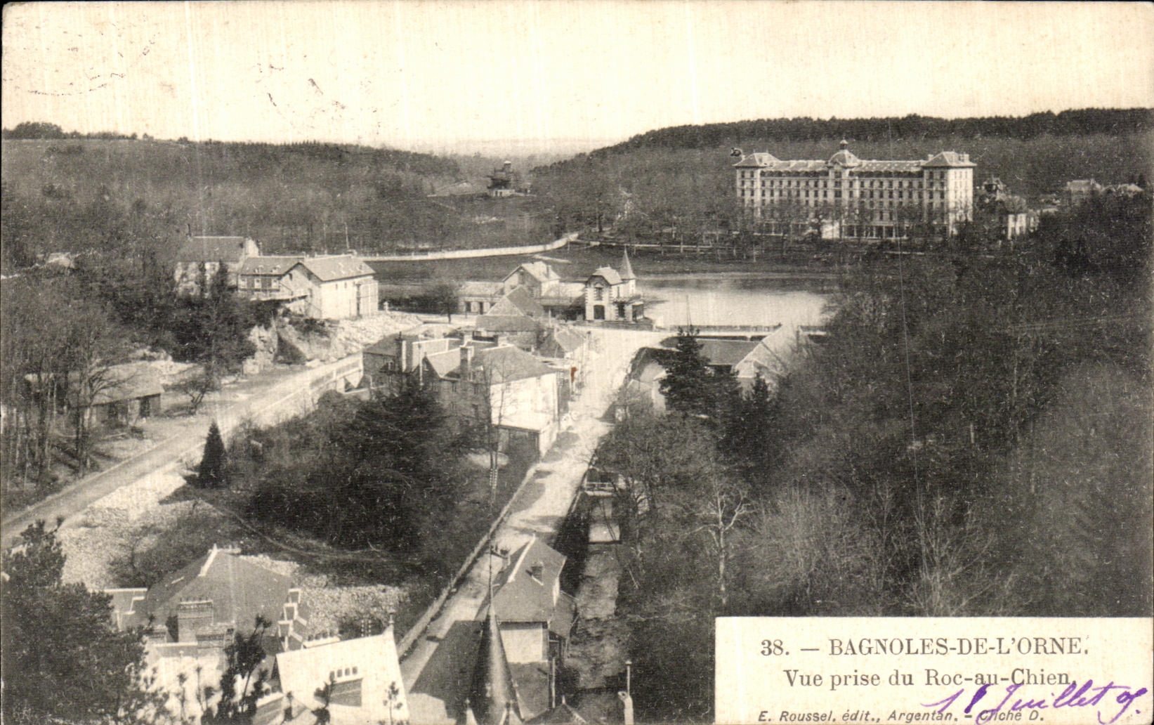 CPA Bagnoles De L Orne Vue prise du Roc au Chien
