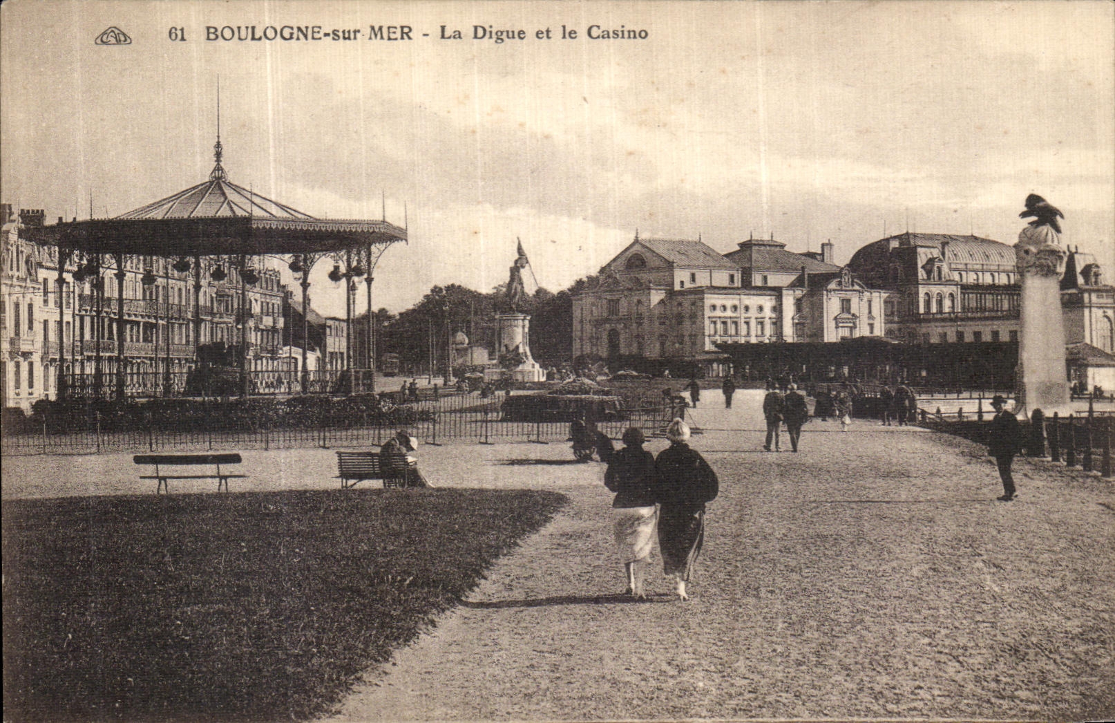 VINTAGE POSTCARD Boulogne On Sea the Dam and the Casino