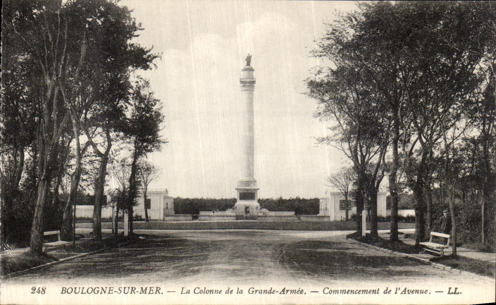 VINTAGE POSTCARD Boulogne On Sea the Column of the Large army Beginning of L Which occurred