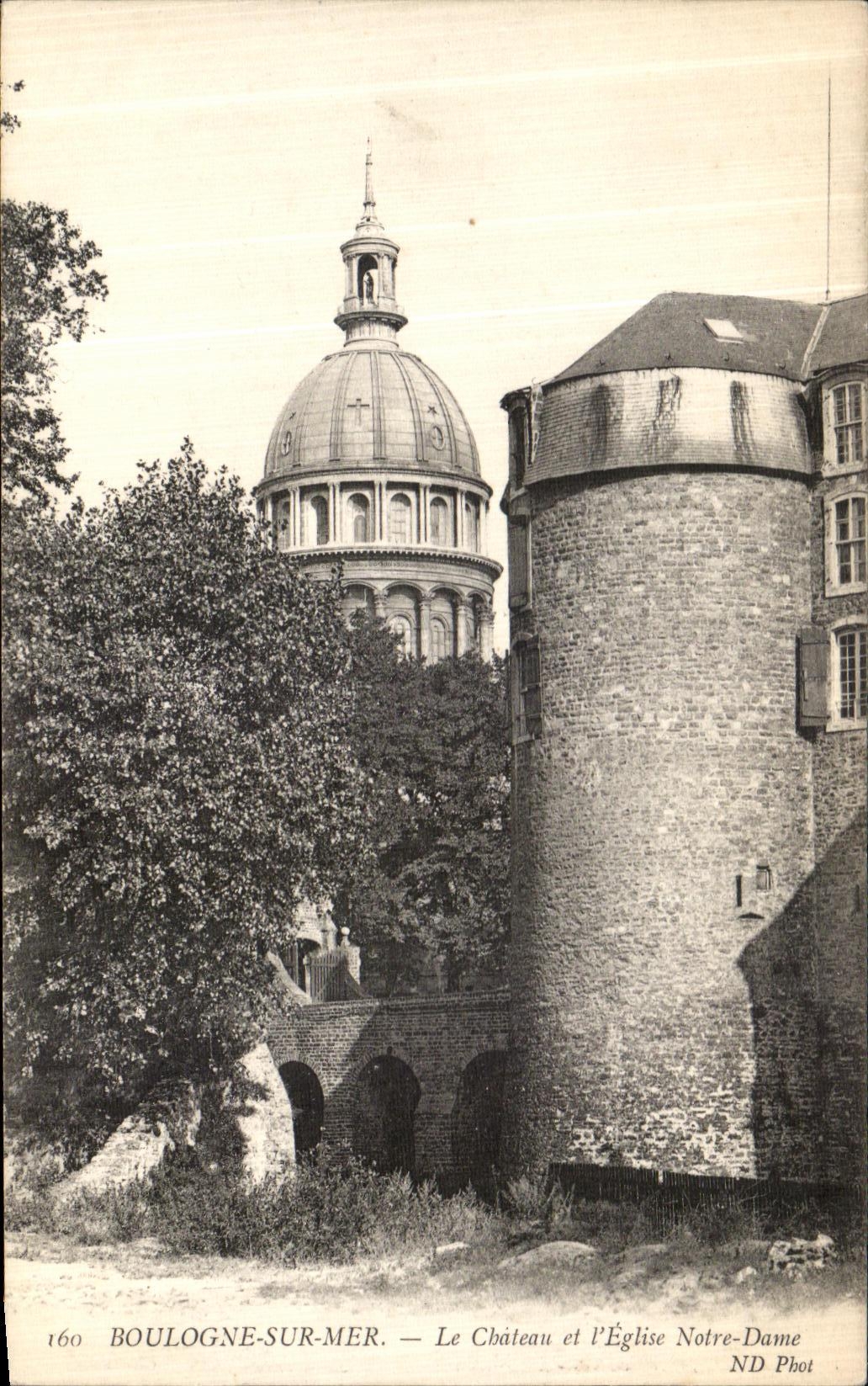 VINTAGE POSTCARD Boulogne On Sea the Castle and L Notre Dame Church