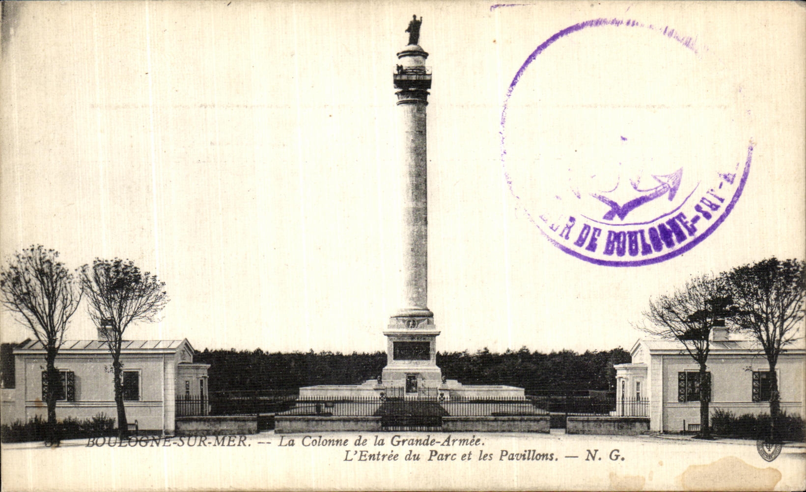 VINTAGE POSTCARD Boulogne on Sea the Column of the Large army L Entered of the Park and Houses