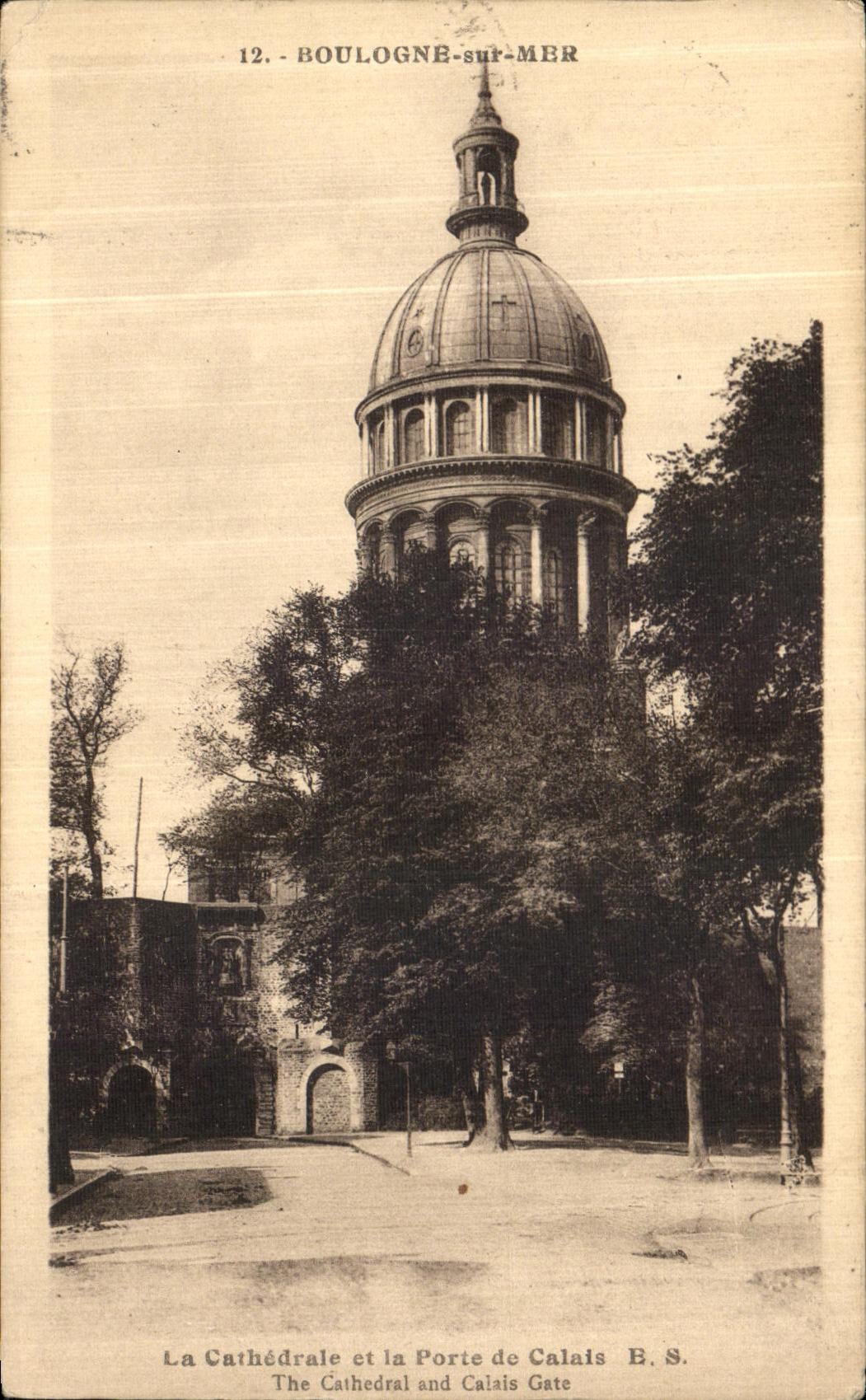 VINTAGE POSTCARD Boulogne On Sea the Cathedral and the Gate of Calais
