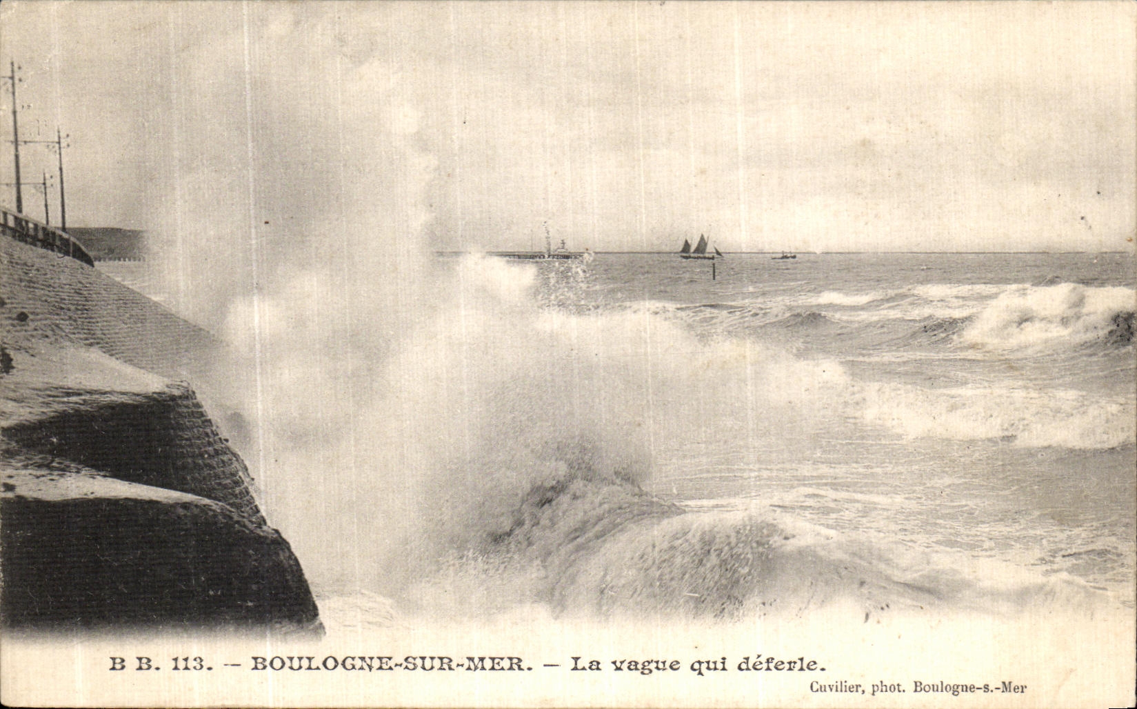 VINTAGE POSTCARD Boulogne On Sea the Wave Which Breaks