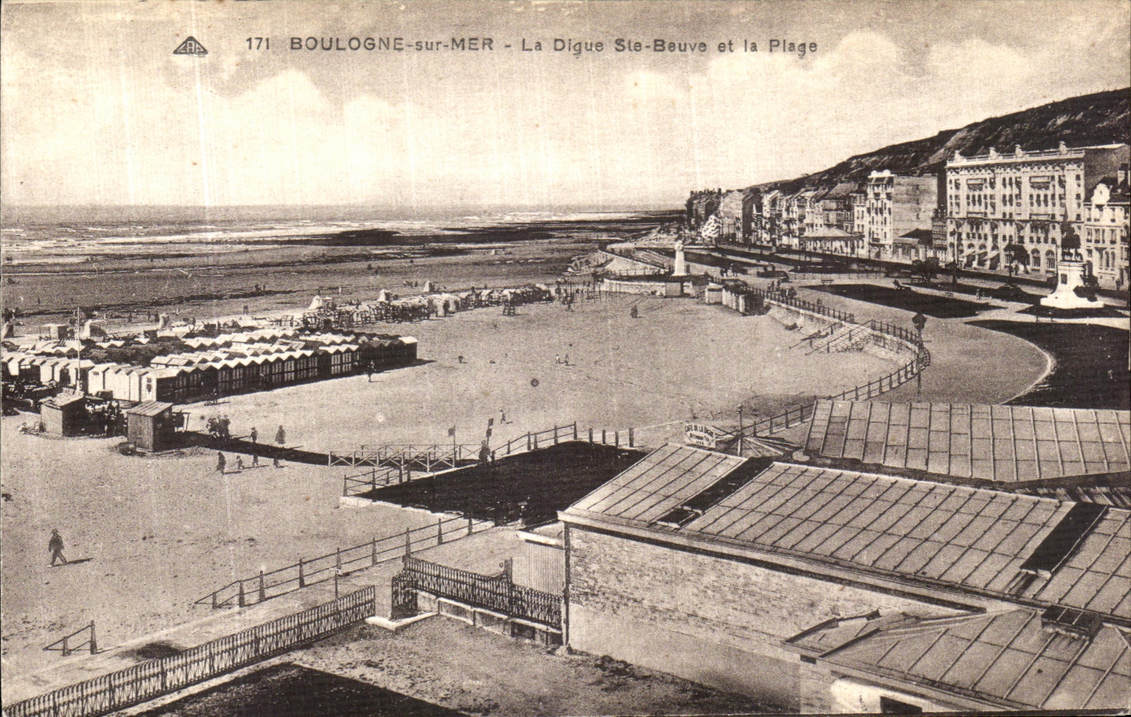 VINTAGE POSTCARD Boulogne On Sea the Dam co  Beuve and the Beach