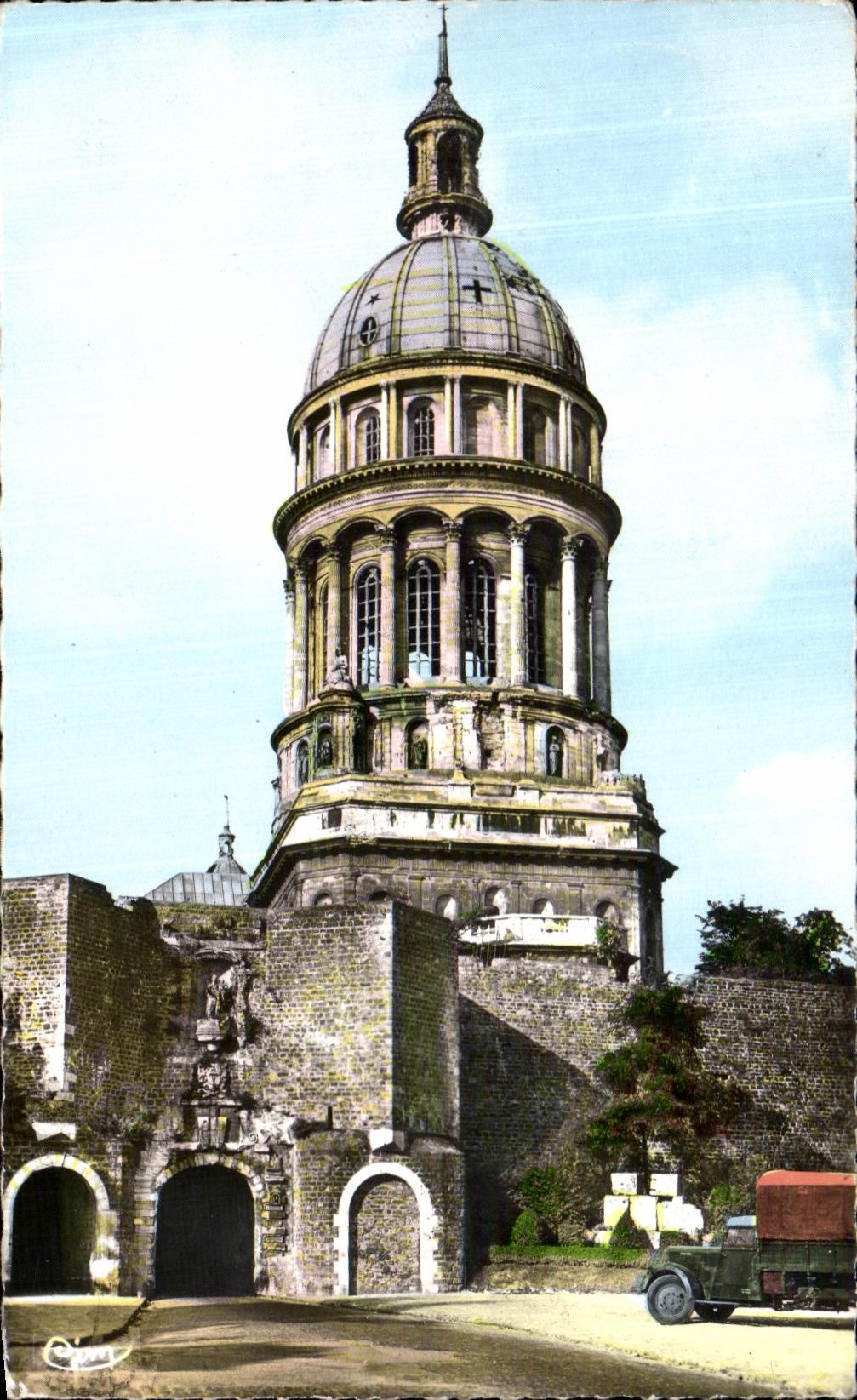 CPSM Boulogne on Sea the Cathedral Truck