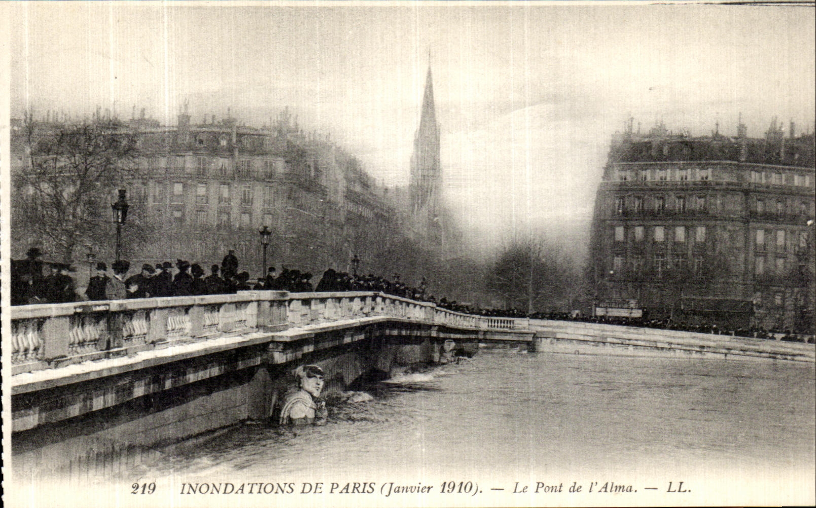VINTAGE POSTCARD Paris Floods Of the Bridge of L Alma