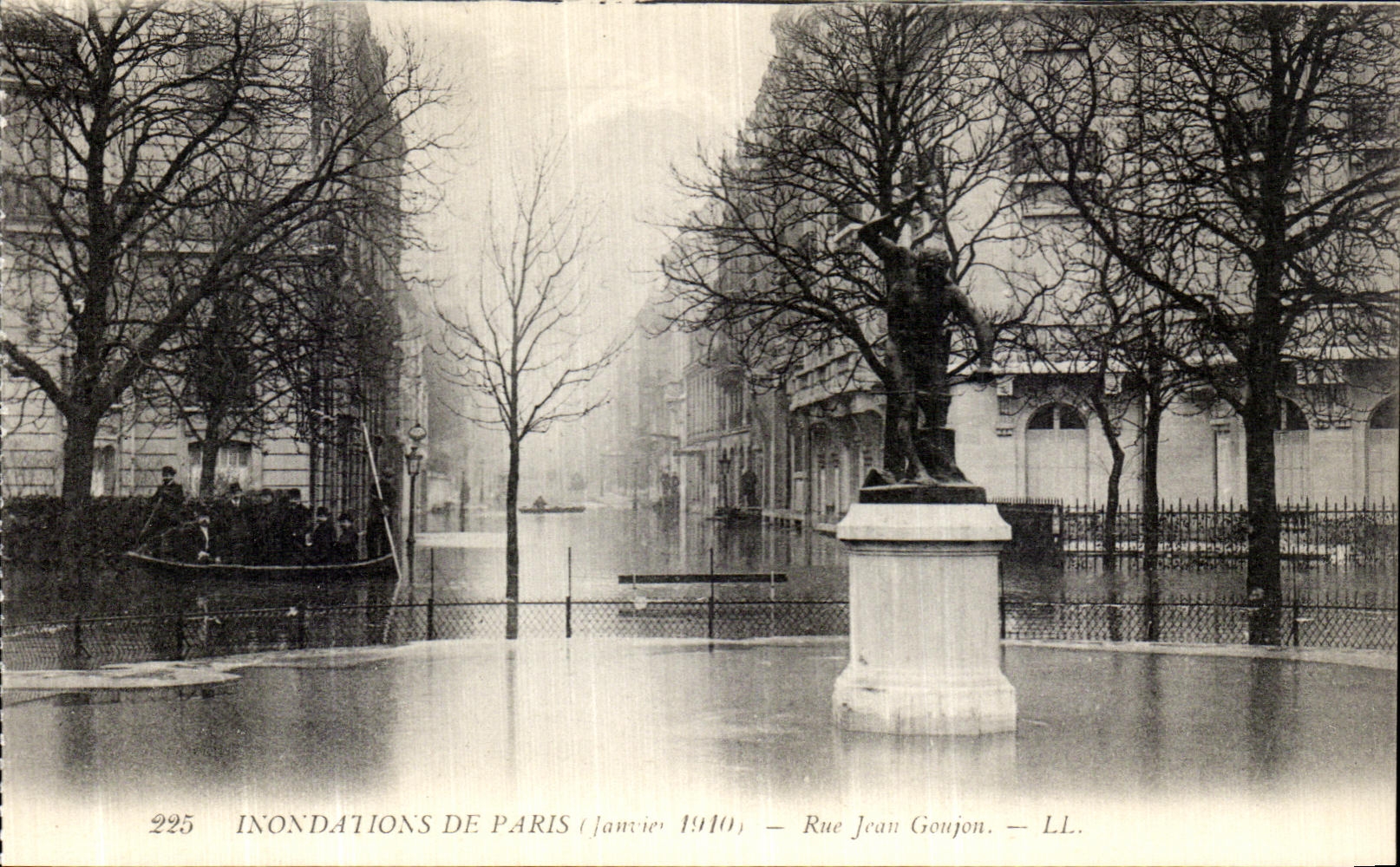 VINTAGE POSTCARD Paris Floods Of Street Jeau Gonjon